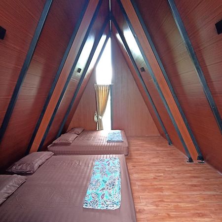 Wawowow Hotell Tomohon Exteriör bild