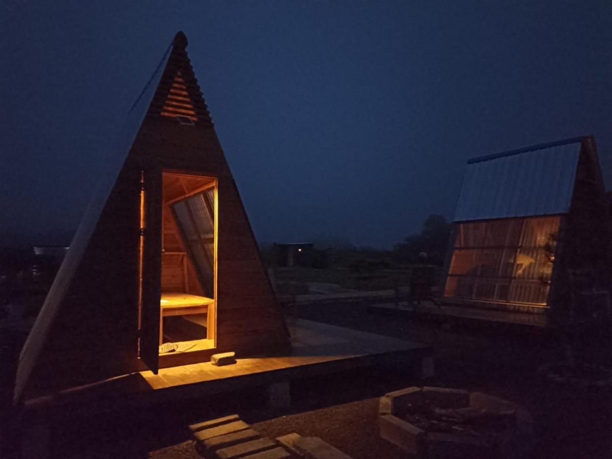 Wawowow Hotell Tomohon Exteriör bild