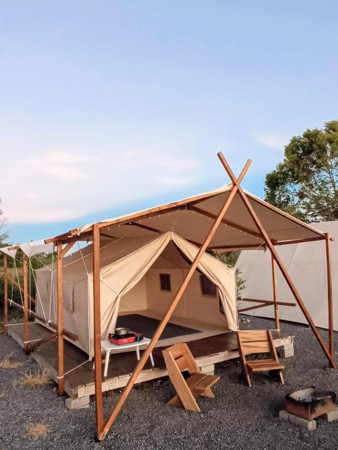 Wawowow Hotell Tomohon Exteriör bild