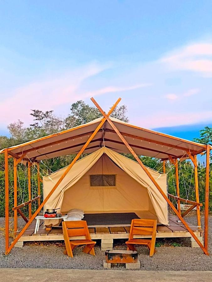 Wawowow Hotell Tomohon Exteriör bild