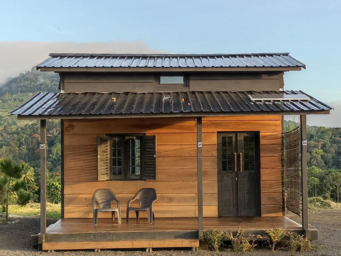 Wawowow Hotell Tomohon Exteriör bild