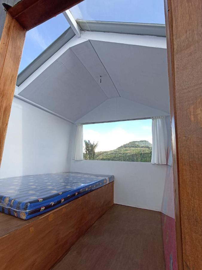 Wawowow Hotell Tomohon Exteriör bild