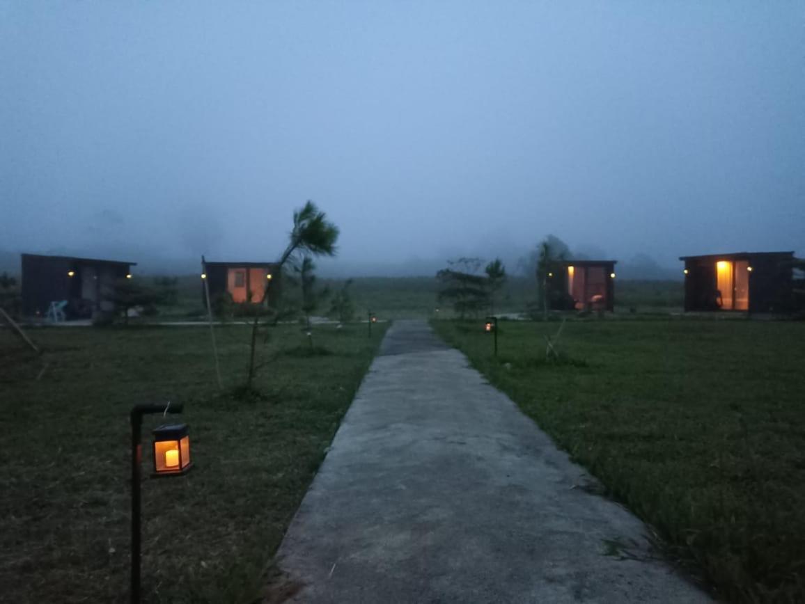 Wawowow Hotell Tomohon Exteriör bild
