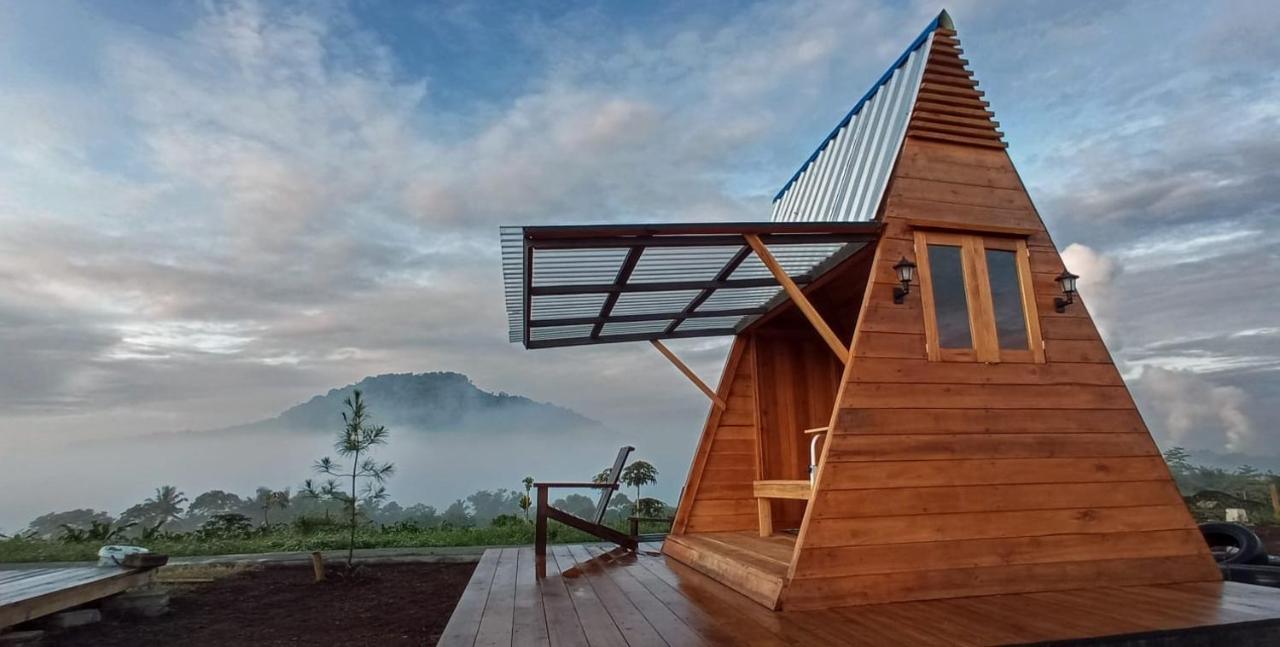 Wawowow Hotell Tomohon Exteriör bild