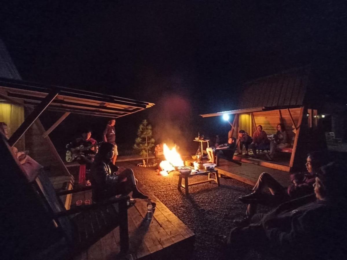 Wawowow Hotell Tomohon Exteriör bild