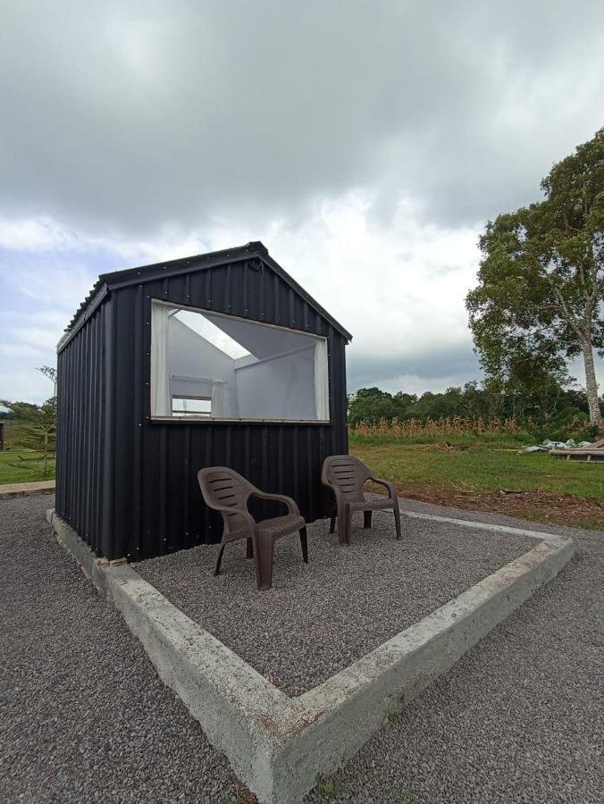 Wawowow Hotell Tomohon Exteriör bild