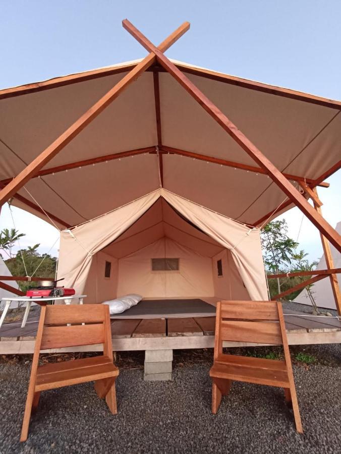 Wawowow Hotell Tomohon Exteriör bild