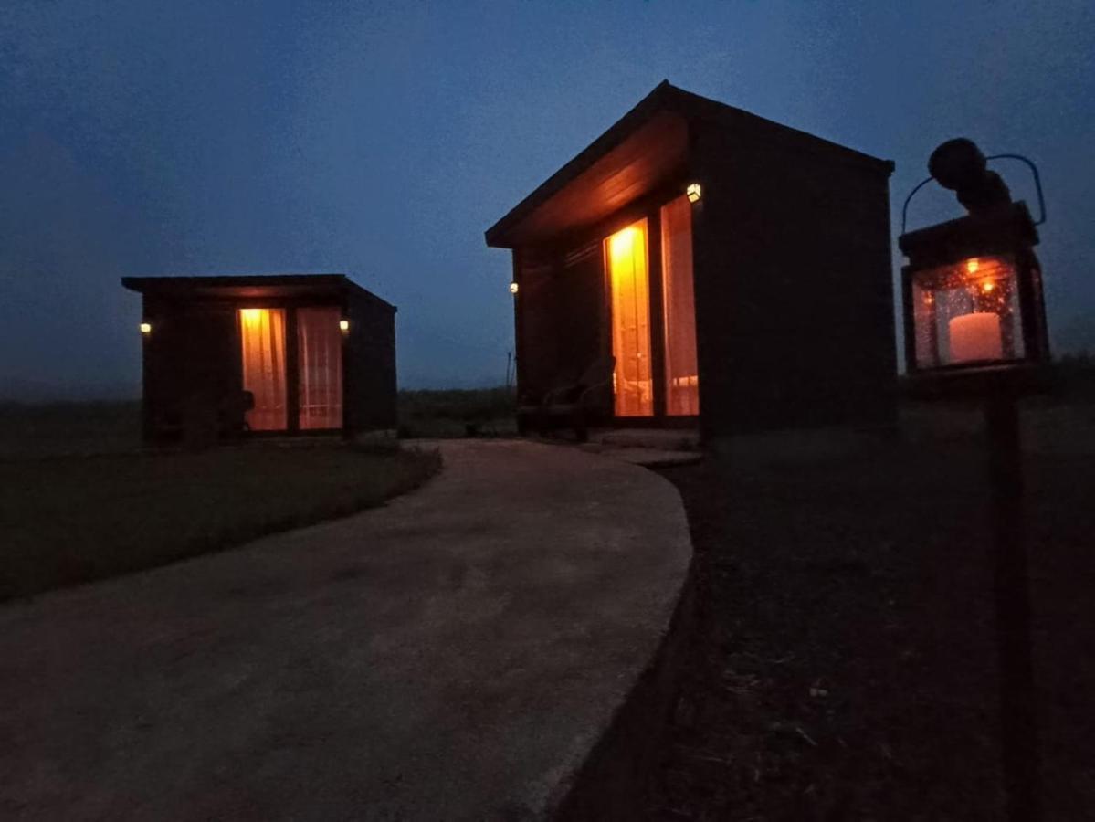 Wawowow Hotell Tomohon Exteriör bild