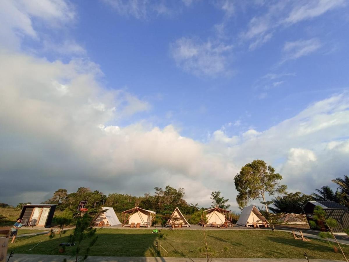 Wawowow Hotell Tomohon Exteriör bild