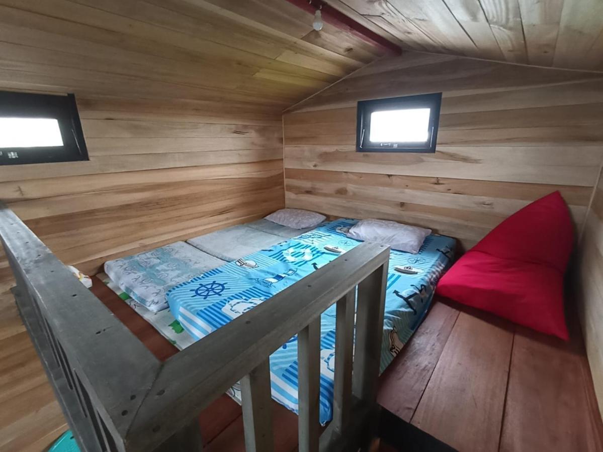 Wawowow Hotell Tomohon Exteriör bild