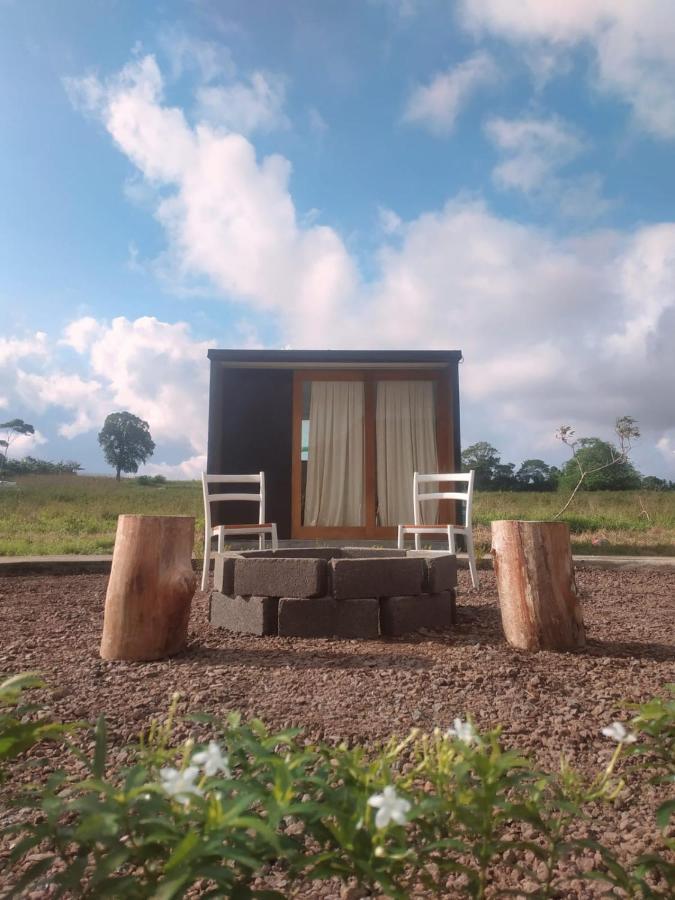 Wawowow Hotell Tomohon Exteriör bild