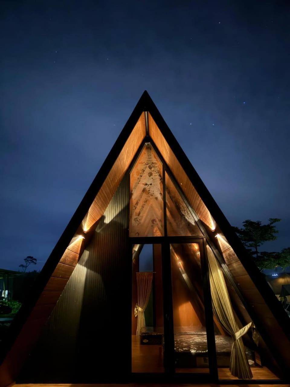 Wawowow Hotell Tomohon Exteriör bild