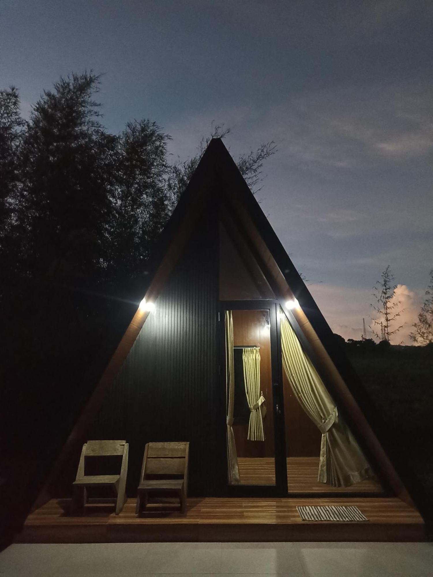 Wawowow Hotell Tomohon Exteriör bild