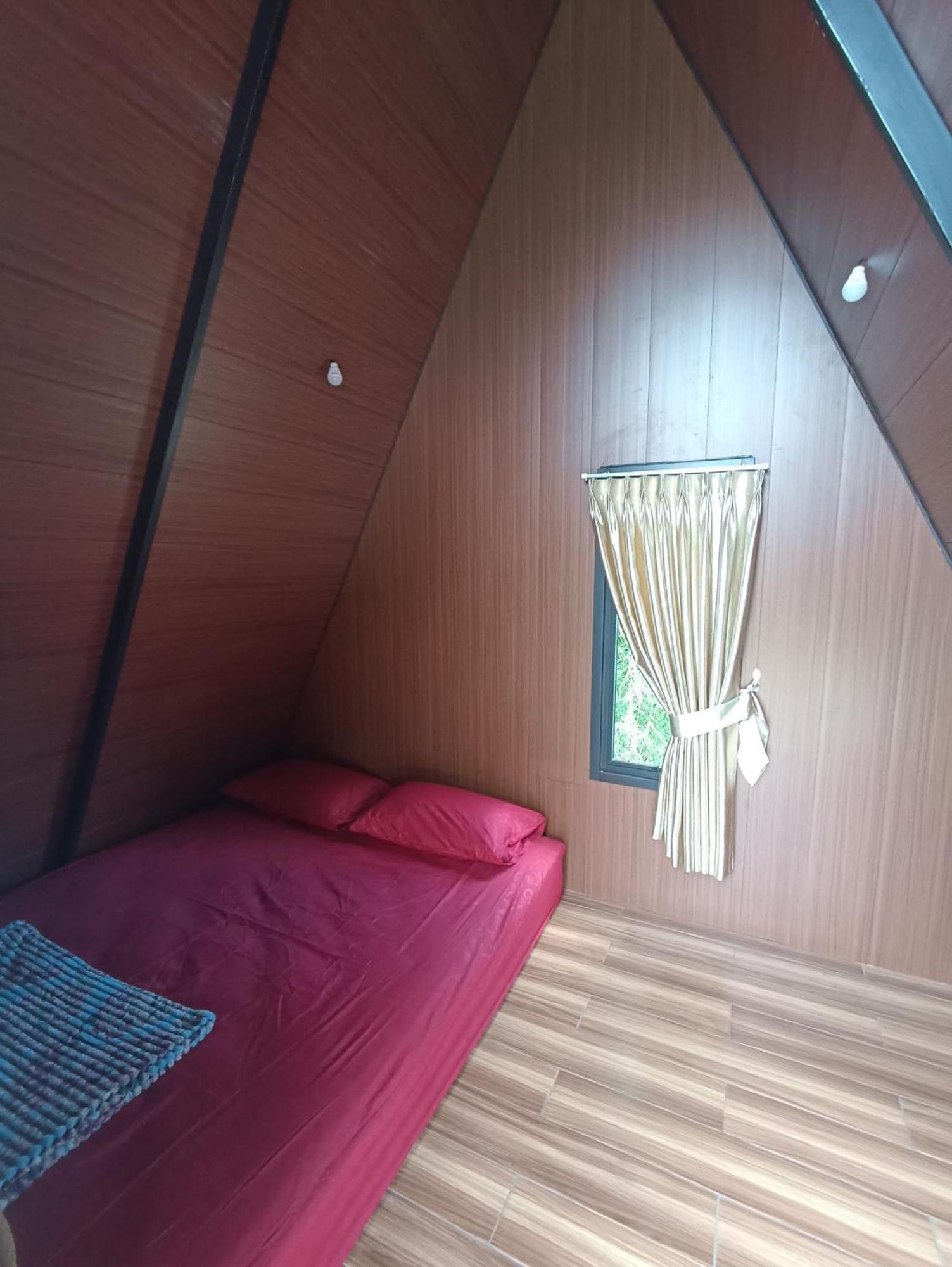 Wawowow Hotell Tomohon Exteriör bild