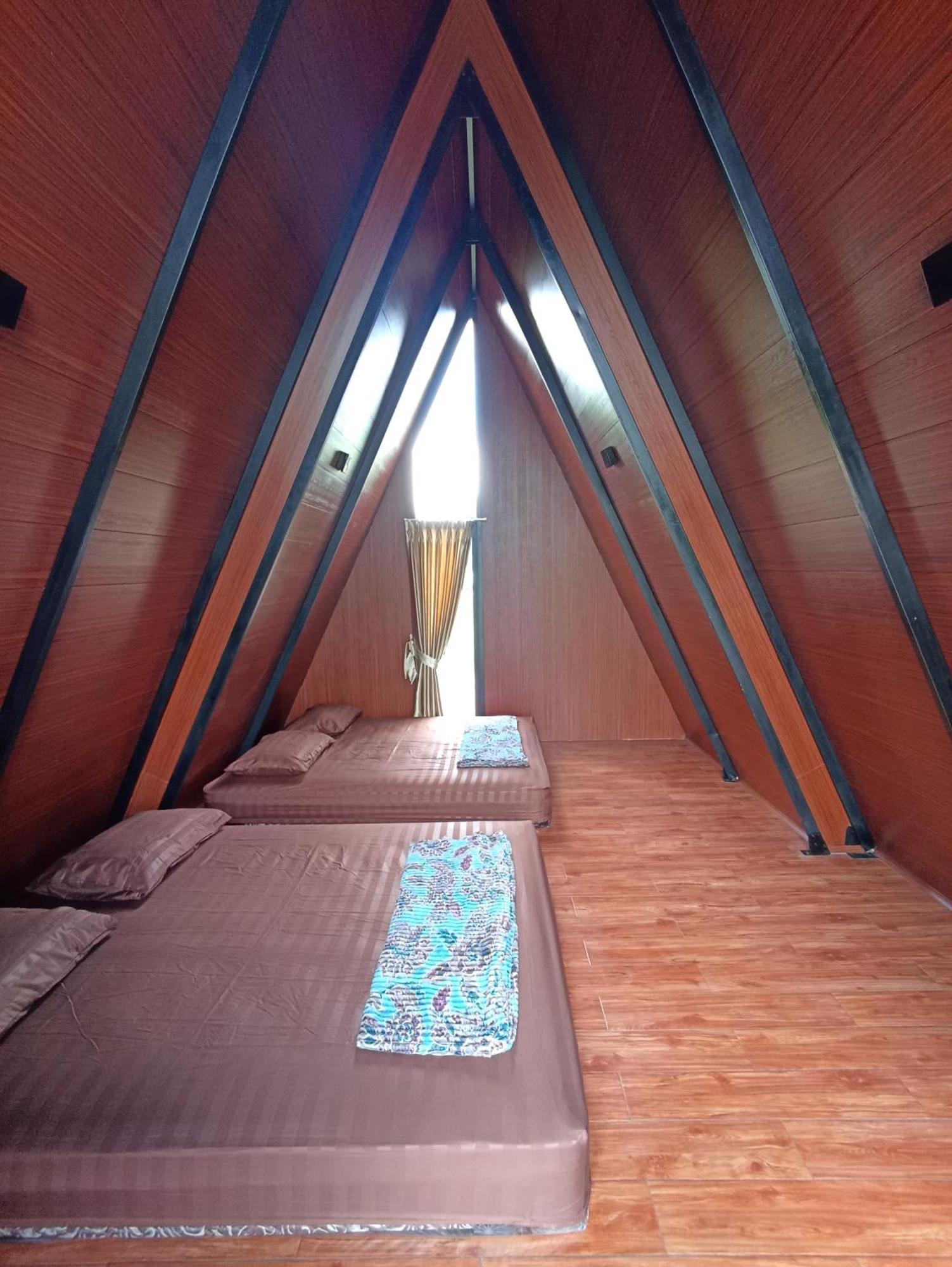 Wawowow Hotell Tomohon Exteriör bild